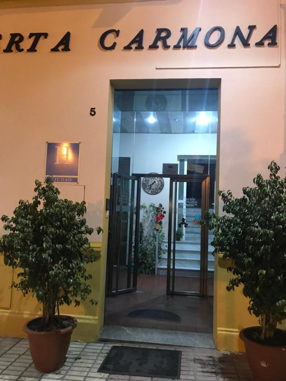 Puerta Carmona Casa de hóspedes 2*